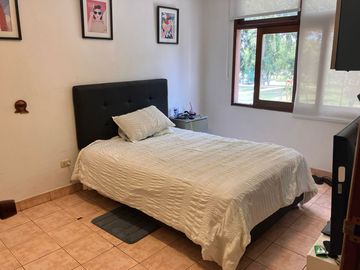 Casa en venta frente a parque Ate Urb. Olimpo