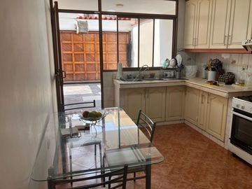 Casa en venta frente a parque Ate Urb. Olimpo