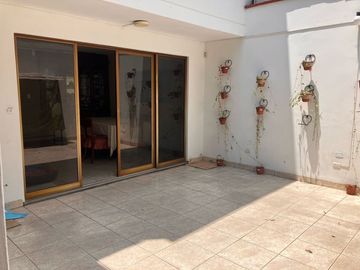 Casa en venta frente a parque Ate Urb. Olimpo