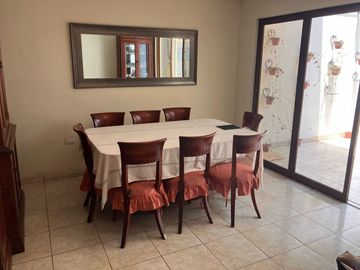 Casa en venta frente a parque Ate Urb. Olimpo