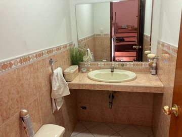 Casa en venta frente a parque Ate Urb. Olimpo
