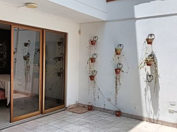 Casa en venta frente a parque Ate Urb. Olimpo