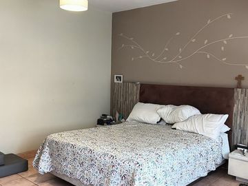 Casa en venta frente a parque Ate Urb. Olimpo