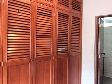 Casa en venta frente a parque Ate Urb. Olimpo