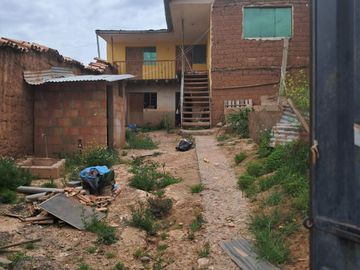 EN VENTA CASA COMO TERRENO EN LA ASOCIACIÓN DE VIVIENDA LOMAS DE SAN SEBASTIÁN