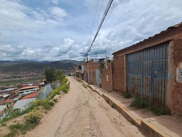 EN VENTA CASA COMO TERRENO EN LA ASOCIACIÓN DE VIVIENDA LOMAS DE SAN SEBASTIÁN