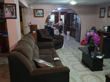 VENTA DE CASA EN VILLA DE LAS FLORES, EDOMX!