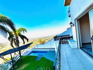 CASA EN VENTA EN BUGAMBILIAS ZAPOPAN