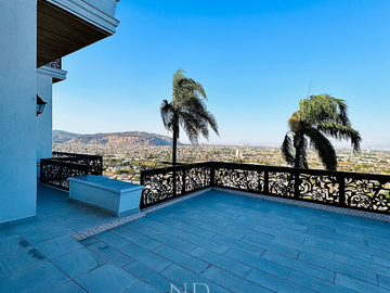CASA EN VENTA EN BUGAMBILIAS ZAPOPAN