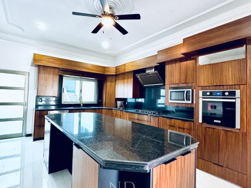 CASA EN VENTA EN BUGAMBILIAS ZAPOPAN