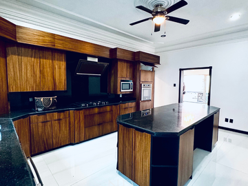 CASA EN VENTA EN BUGAMBILIAS ZAPOPAN