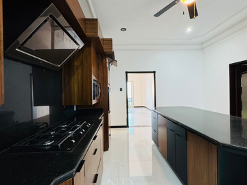 CASA EN VENTA EN BUGAMBILIAS ZAPOPAN