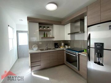 Casa Equipada en Venta en Fracc. Santorini