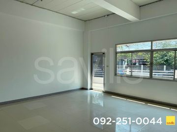 Standalone factory for rent 648 sq.m. in Samutprakan near BTS Station