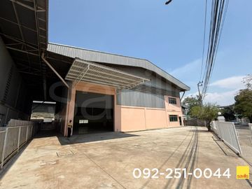 Standalone factory for rent 648 sq.m. in Samutprakan near BTS Station