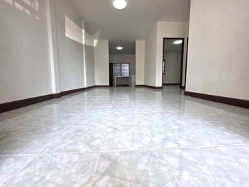Great Location!!, Easy to Rent!Next to Rai Wanasin Market and Sawangboriboon School!! Twin House for Sale – #Siam Country Club Road, Pattaya