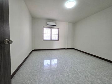Great Location!!, Easy to Rent!Next to Rai Wanasin Market and Sawangboriboon School!! Twin House for Sale – #Siam Country Club Road, Pattaya