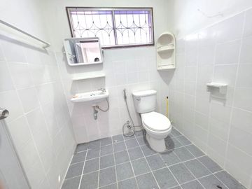 Great Location!!, Easy to Rent!Next to Rai Wanasin Market and Sawangboriboon School!! Twin House for Sale – #Siam Country Club Road, Pattaya