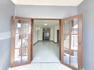 Great Location!!, Easy to Rent!Next to Rai Wanasin Market and Sawangboriboon School!! Twin House for Sale – #Siam Country Club Road, Pattaya
