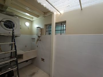 ALQUILER 1 PISO DE 160 M2 ZARATE S/ 2,500 EXCELENTE UBICACIÓN..!!