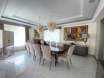 CASA DE LUJO DE UNA PLANTA EN URB PRIVADA CUMBAYA (PROX RUTA VIVA)