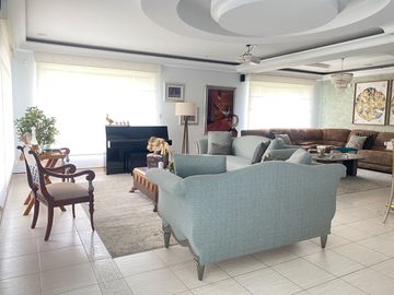 CASA DE LUJO DE UNA PLANTA EN URB PRIVADA CUMBAYA (PROX RUTA VIVA)