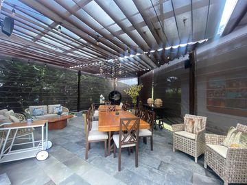 CASA DE LUJO DE UNA PLANTA EN URB PRIVADA CUMBAYA (PROX RUTA VIVA)