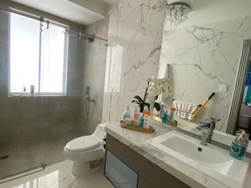 CASA DE LUJO DE UNA PLANTA EN URB PRIVADA CUMBAYA (PROX RUTA VIVA)