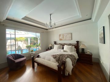 CASA DE LUJO DE UNA PLANTA EN URB PRIVADA CUMBAYA (PROX RUTA VIVA)