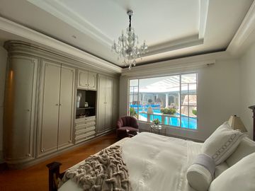 CASA DE LUJO DE UNA PLANTA EN URB PRIVADA CUMBAYA (PROX RUTA VIVA)
