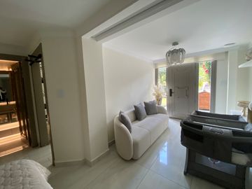 CASA DE LUJO DE UNA PLANTA EN URB PRIVADA CUMBAYA (PROX RUTA VIVA)