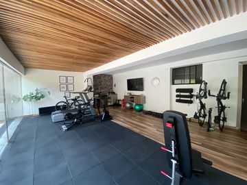 CASA DE LUJO DE UNA PLANTA EN URB PRIVADA CUMBAYA (PROX RUTA VIVA)