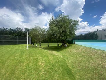 CASA DE LUJO DE UNA PLANTA EN URB PRIVADA CUMBAYA (PROX RUTA VIVA)