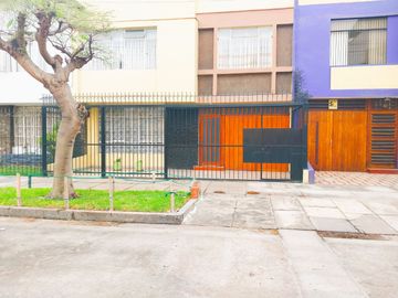 OPORTUNIDAD VENDO CASA EN PUEBLO LIBRE DE TRES PISOS CON MINI DEPARTAMENTO E