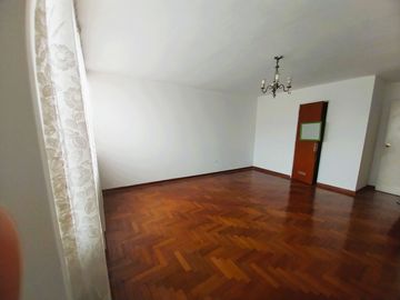 OPORTUNIDAD VENDO CASA EN PUEBLO LIBRE DE TRES PISOS CON MINI DEPARTAMENTO E