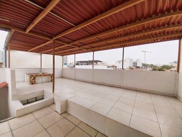 OPORTUNIDAD VENDO CASA EN PUEBLO LIBRE DE TRES PISOS CON MINI DEPARTAMENTO E