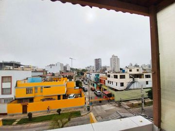 OPORTUNIDAD VENDO CASA EN PUEBLO LIBRE DE TRES PISOS CON MINI DEPARTAMENTO E