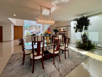 Elegante casa en venta con jardín plano en condado de sayavedra.