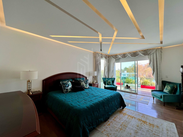 Elegante casa en venta con jardín plano en condado de sayavedra.