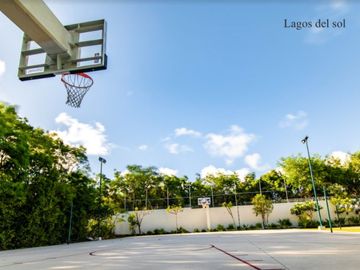 Residencia frente al lago, alberca privada, doble altura, en residencial con casa club y amenidades de lujo, Lagos del Sol, venta en Cancun