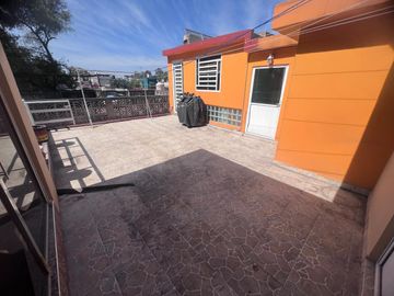 BONITA CASA EN VENTA CON UN ESPACIO INDEPENDIENTE