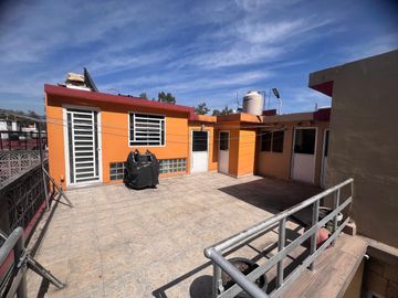 BONITA CASA EN VENTA CON UN ESPACIO INDEPENDIENTE