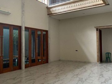 Rumah Gayungsari Barat  Carport 4 Mobil Siap Huni