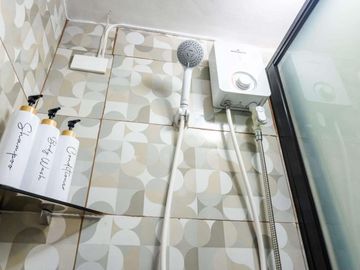 FULLY FURNISHED CONDO FOR SALE in MACTAN CEBU