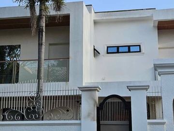 Corner House and Lot For Sale in Brookside Hills Subdivision, Cainta Rizal