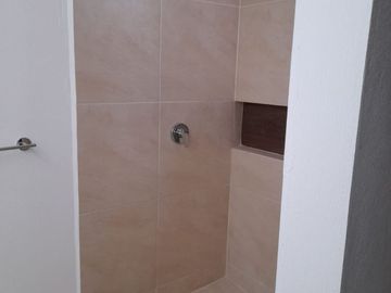 HERMOSA RENTA CASA (PRIVADA EN POZOS)