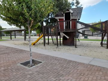HERMOSA RENTA CASA (PRIVADA EN POZOS)