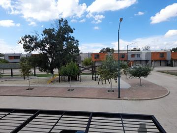 HERMOSA RENTA CASA (PRIVADA EN POZOS)