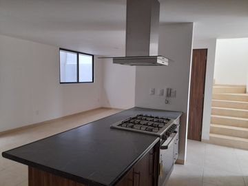 HERMOSA RENTA CASA (PRIVADA EN POZOS)