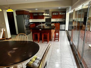 EXCLUSIVA CASA FRENTE AL MAR EN LA PUNTA 🌊 + DEPARTAMENTO ADICIONAL 🏠